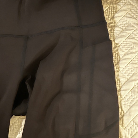 Athleta ultimate stash 7” short, Sz M - Picture 3 of 5